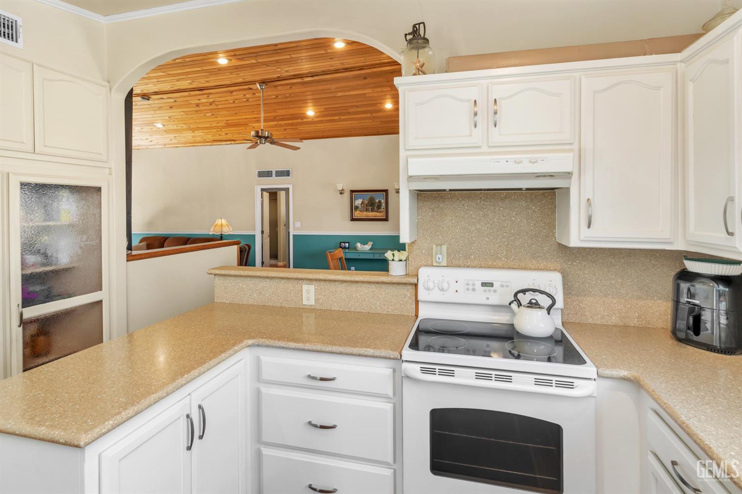 10115 Stenderup Avenue — photo 14
