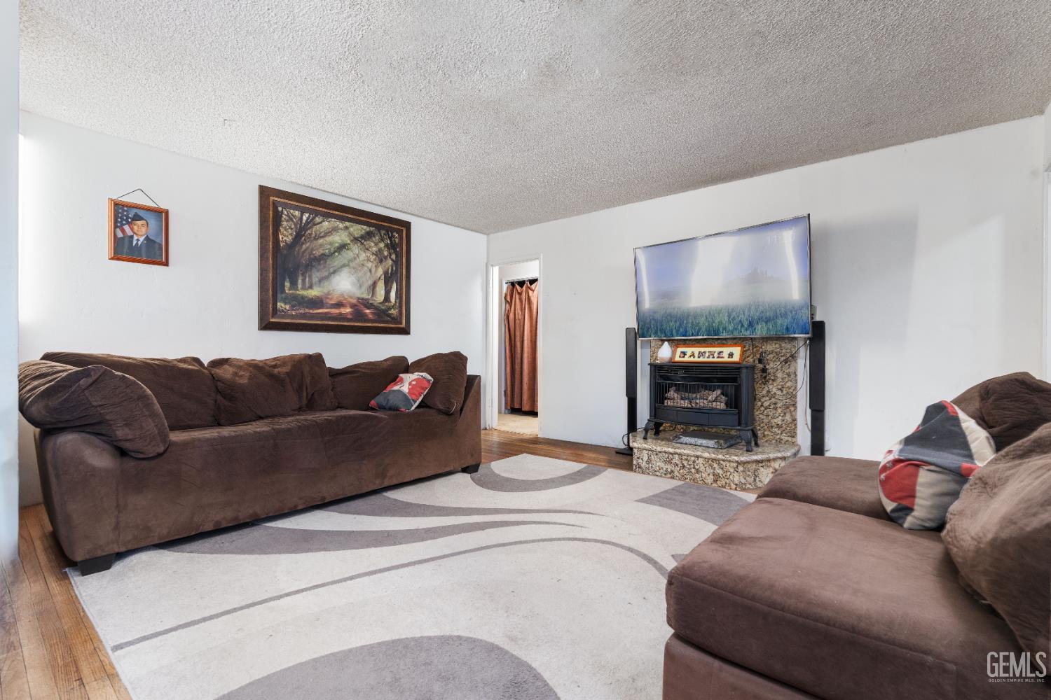 2615 Truxtun Avenue — photo 5