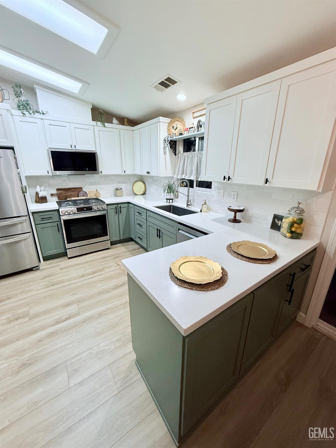 329 W Pilot Avenue — photo 9