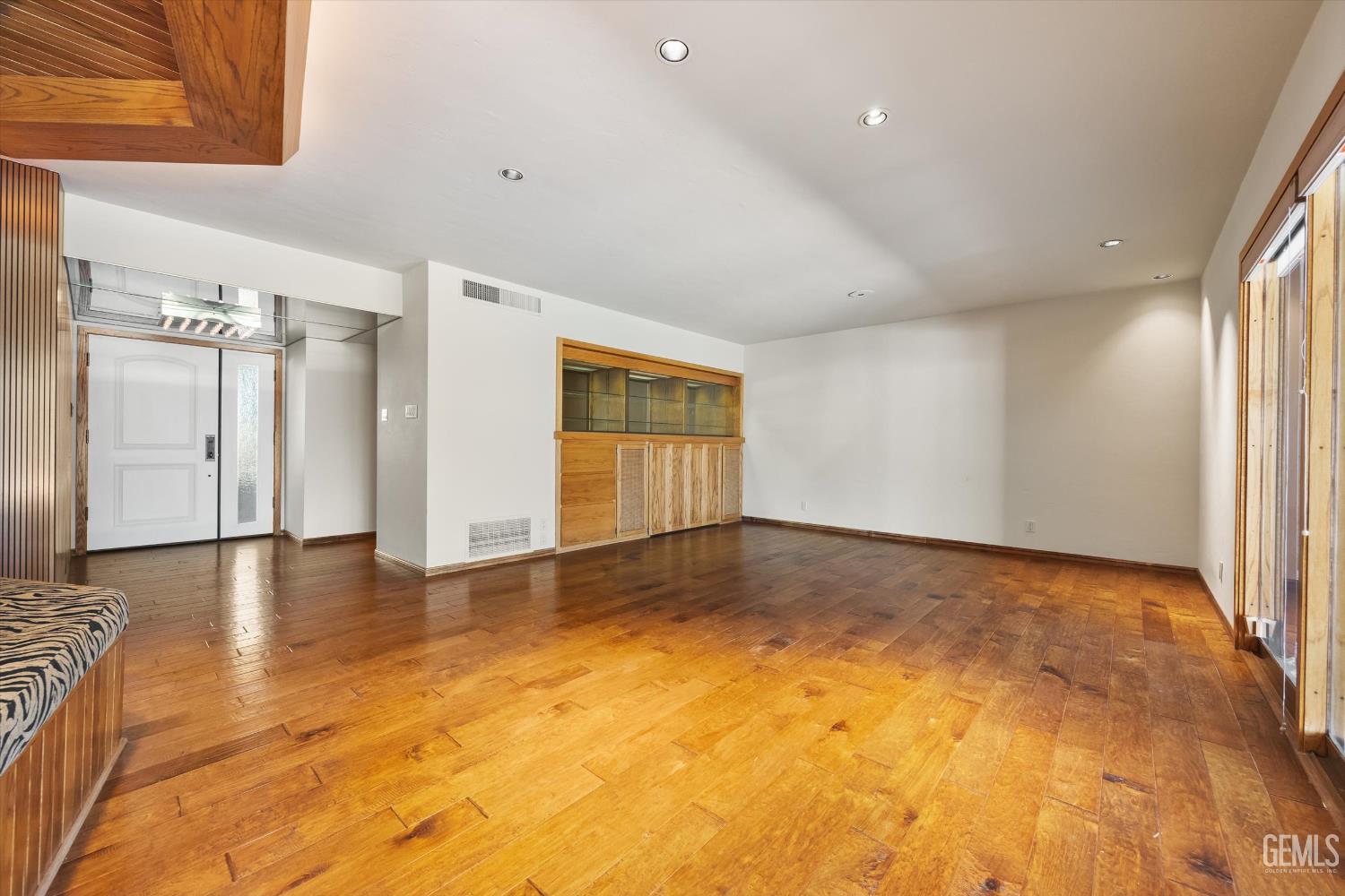 1812 Country Club Drive — photo 11