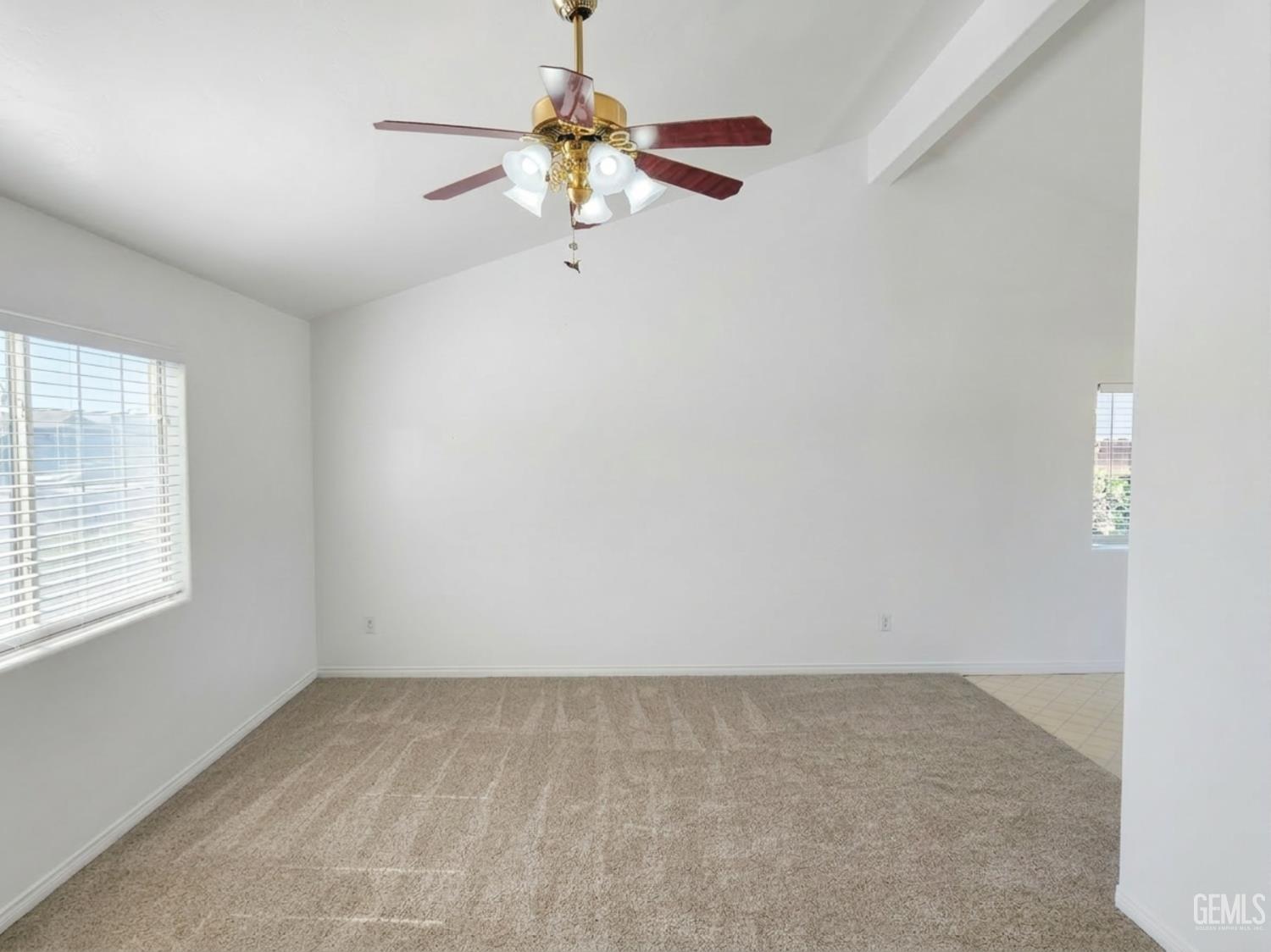 5226 San Mateo Drive — photo 3