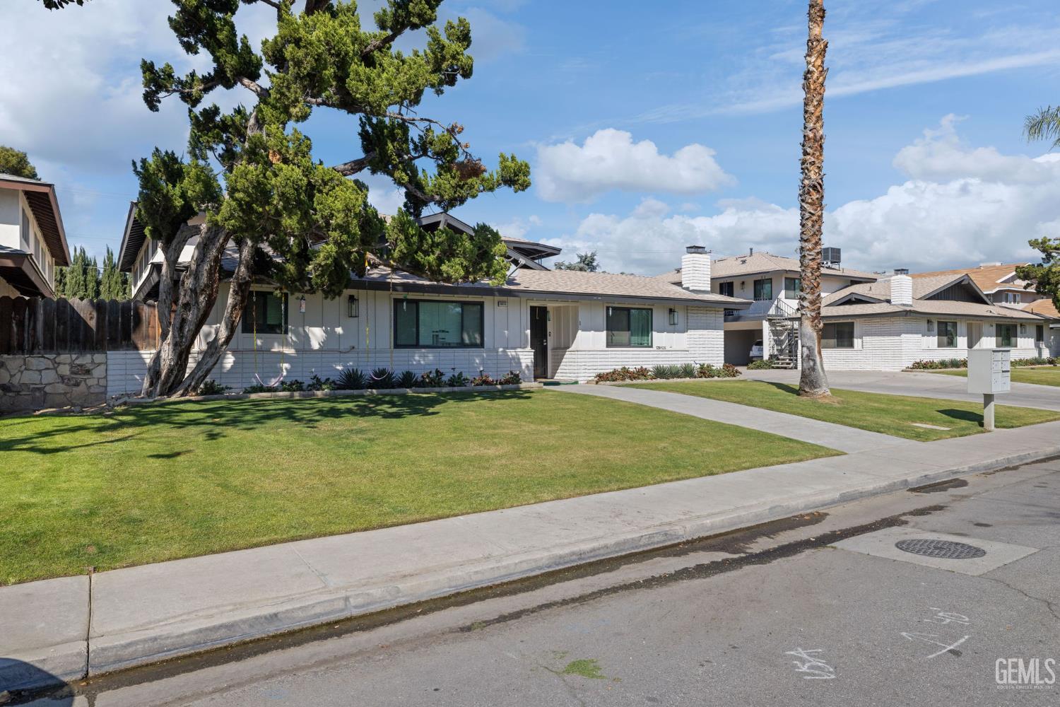 6212 Stockdale Highway — photo 3