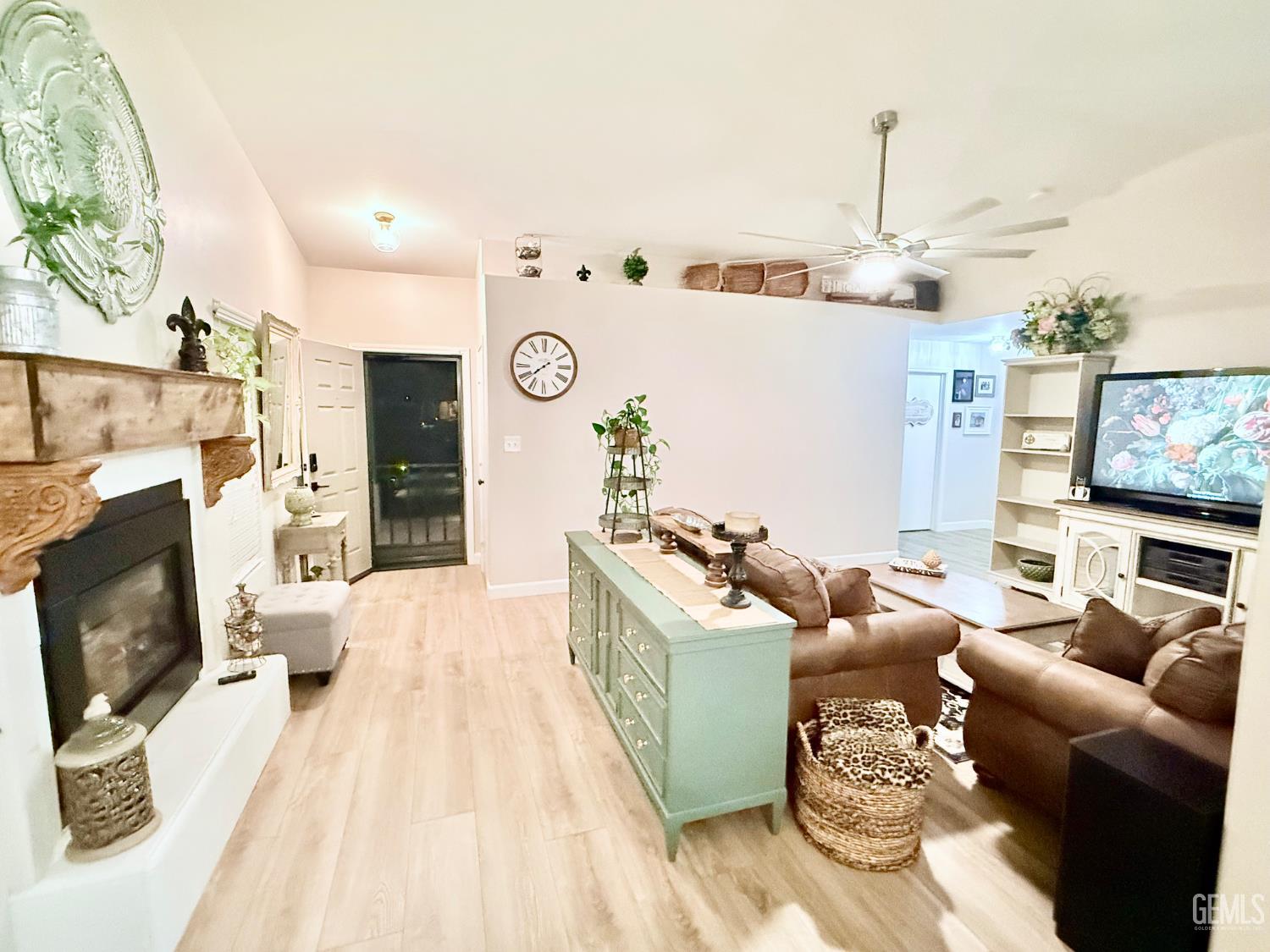 329 W Pilot Avenue — photo 11