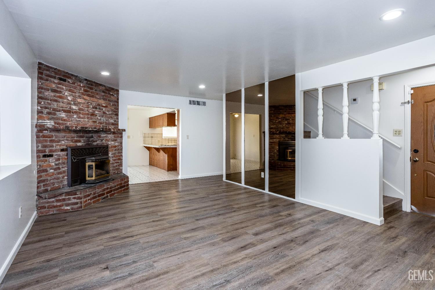 1105 Arena Way — photo 8