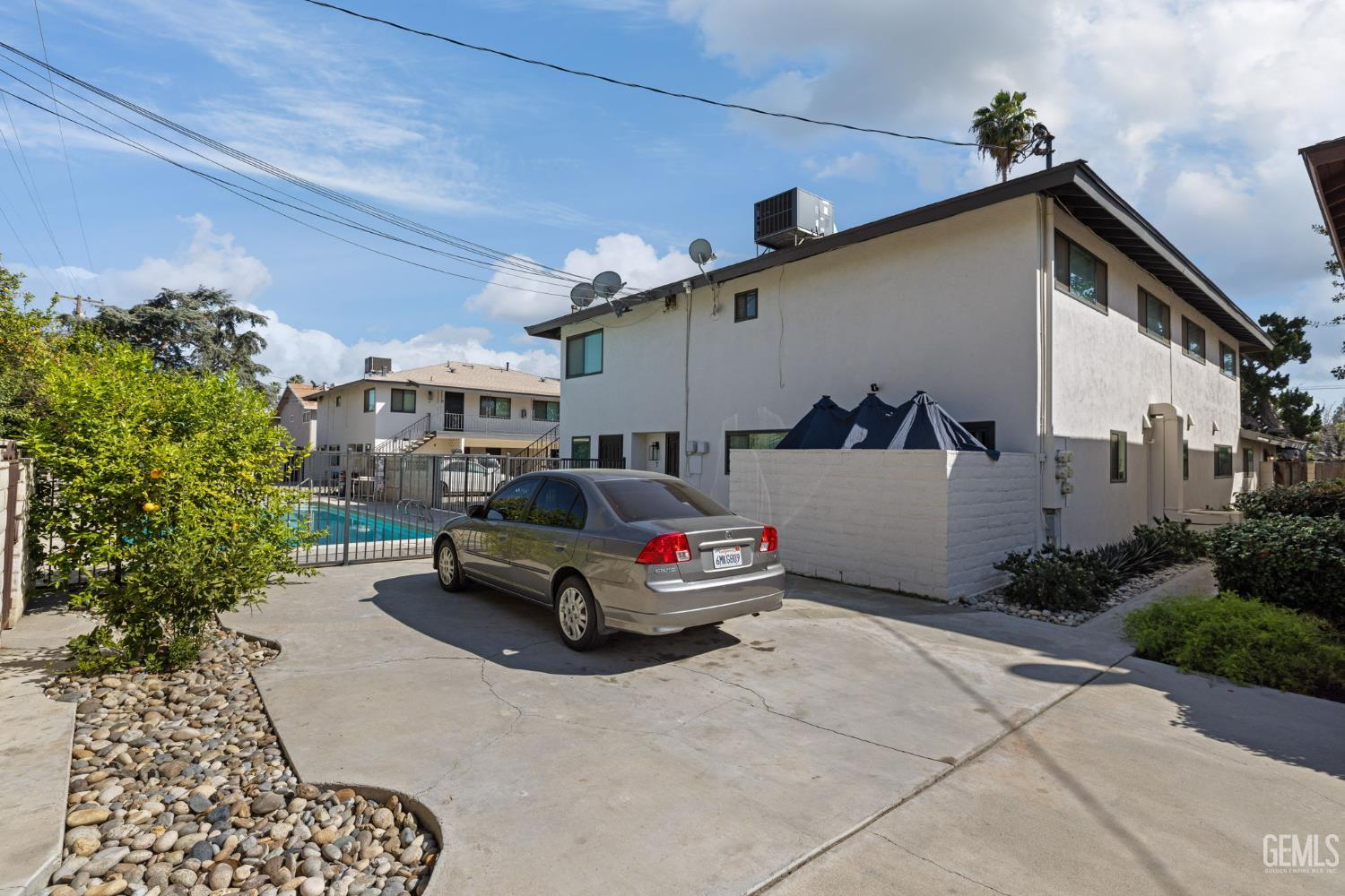 6212 Stockdale Highway — photo 8