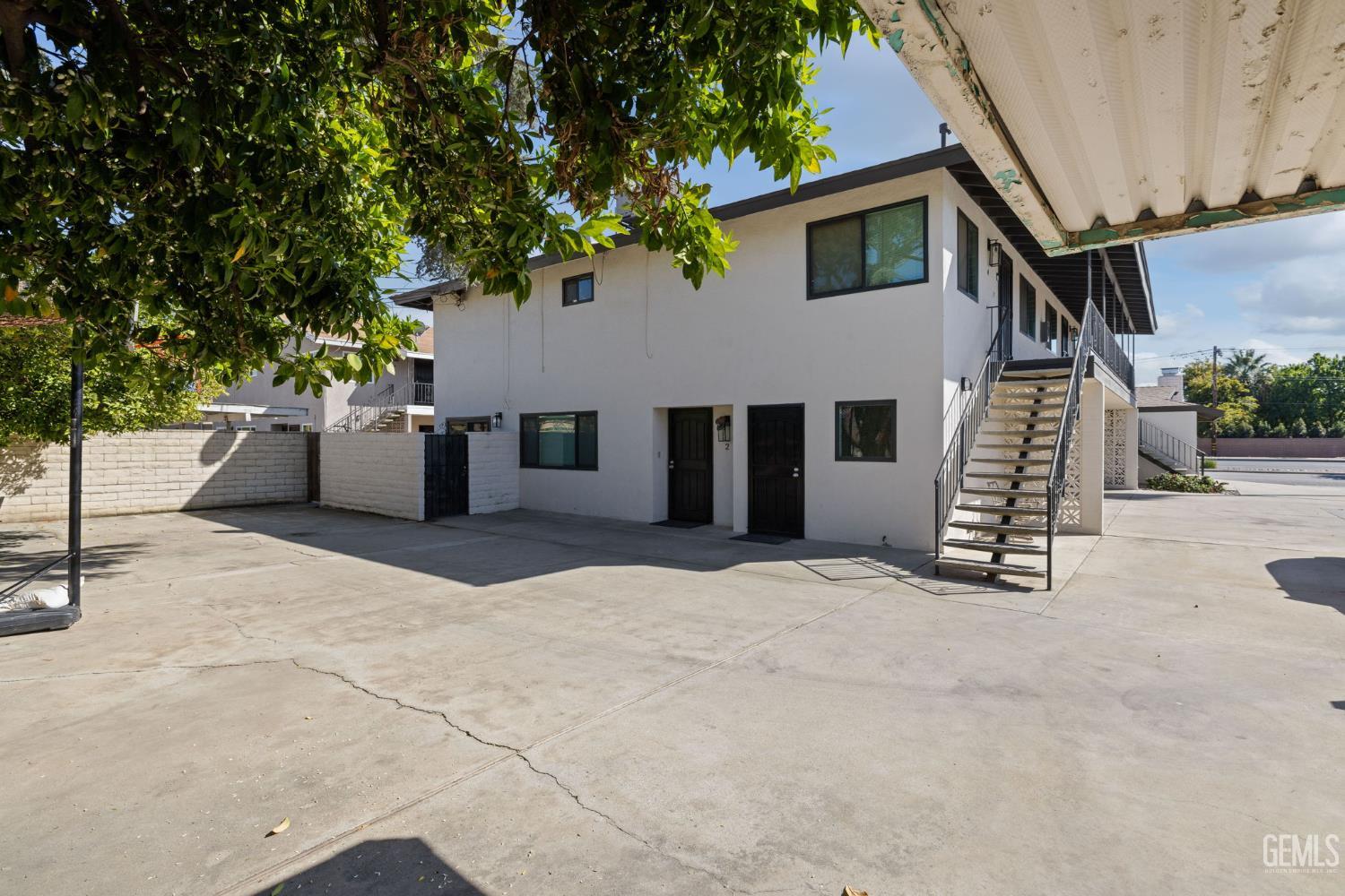 6206 Stockdale Highway — photo 14