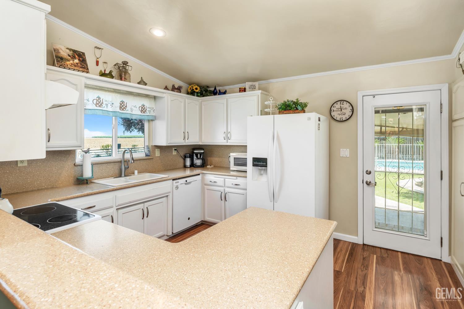 10115 Stenderup Avenue — photo 11