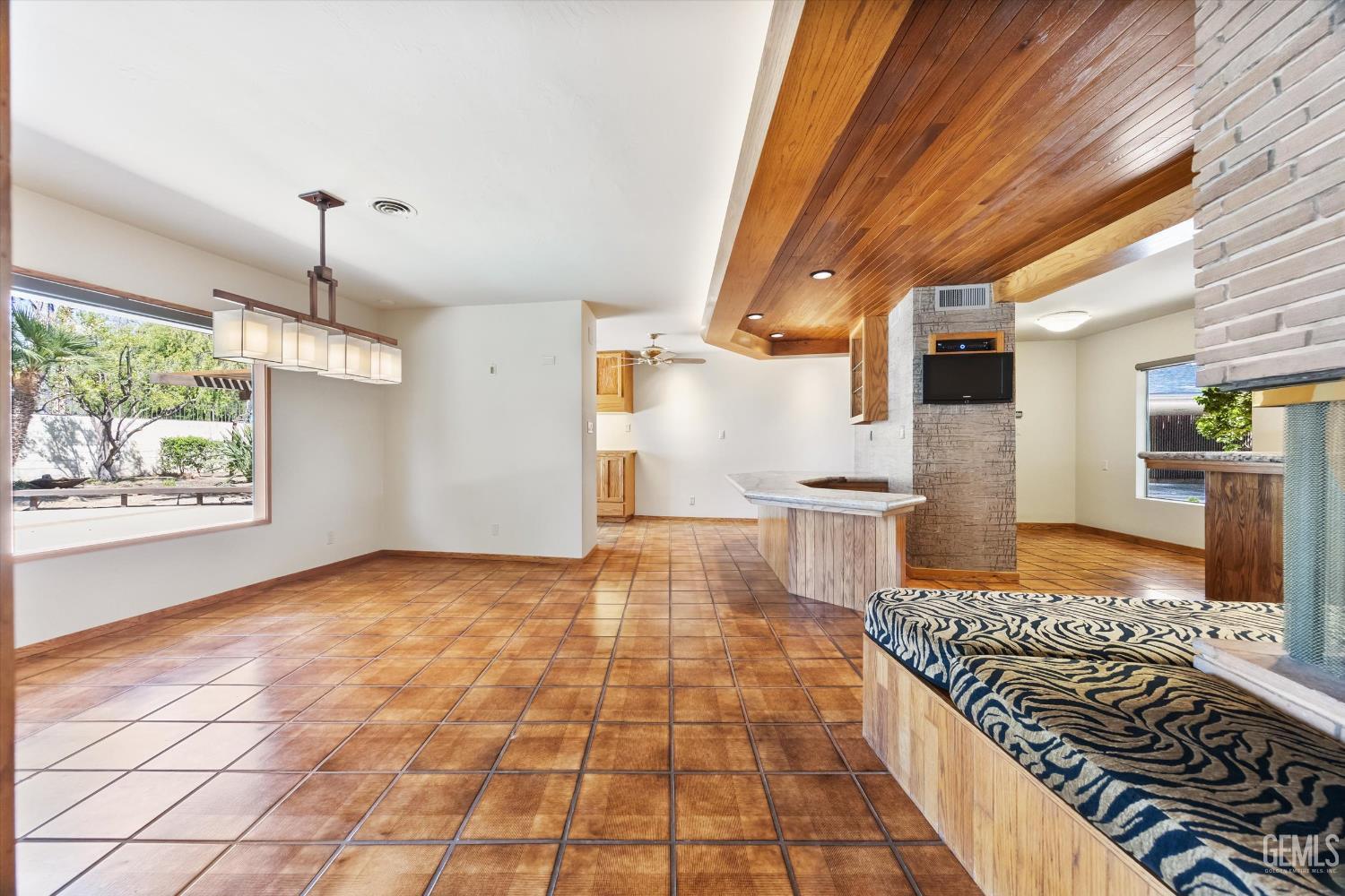1812 Country Club Drive — photo 14