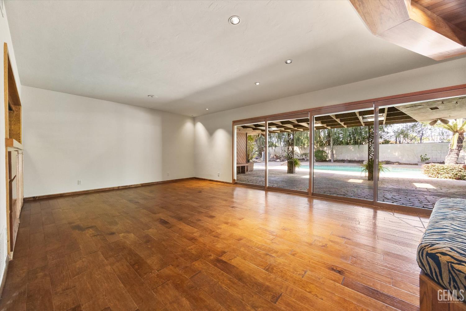 1812 Country Club Drive — photo 10