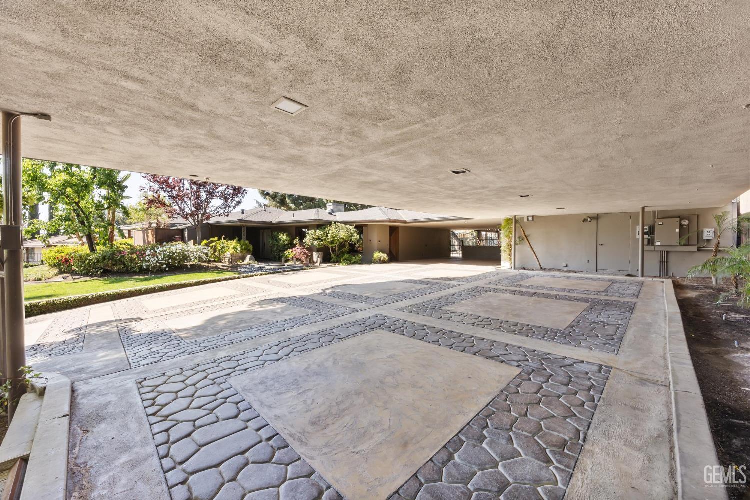 1812 Country Club Drive — photo 44