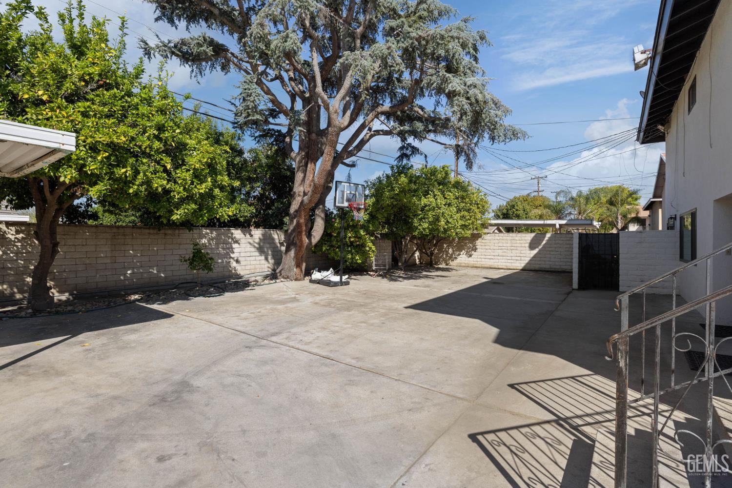 6206 Stockdale Highway — photo 13