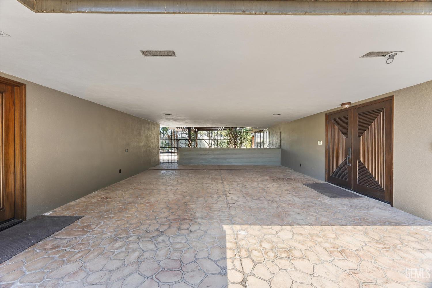 1812 Country Club Drive — photo 45