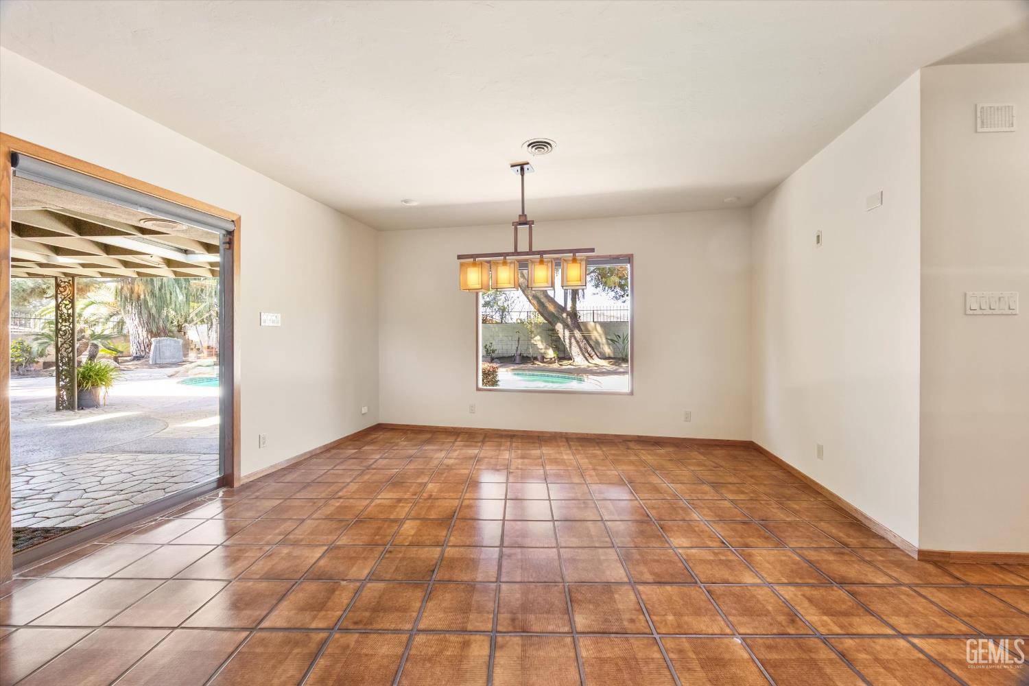 1812 Country Club Drive — photo 15
