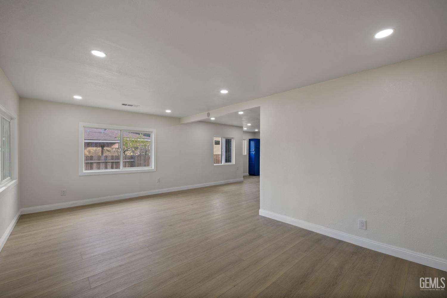 215 8th Street, Bakersfield, CA 93304 — photo 8