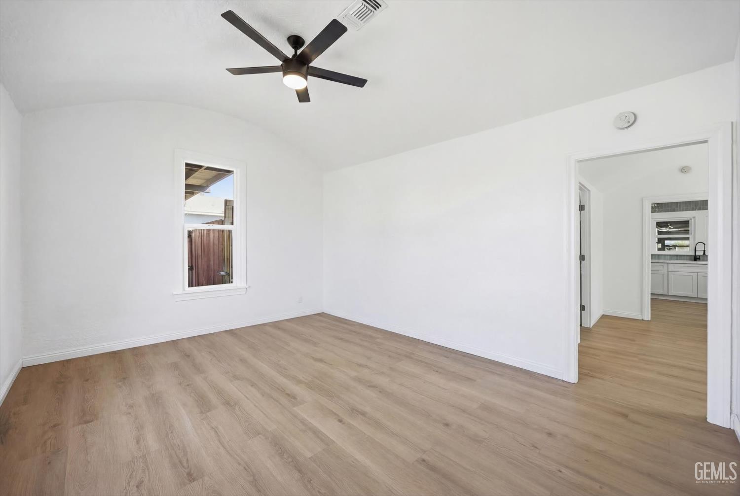 1615 Owens Street — photo 7