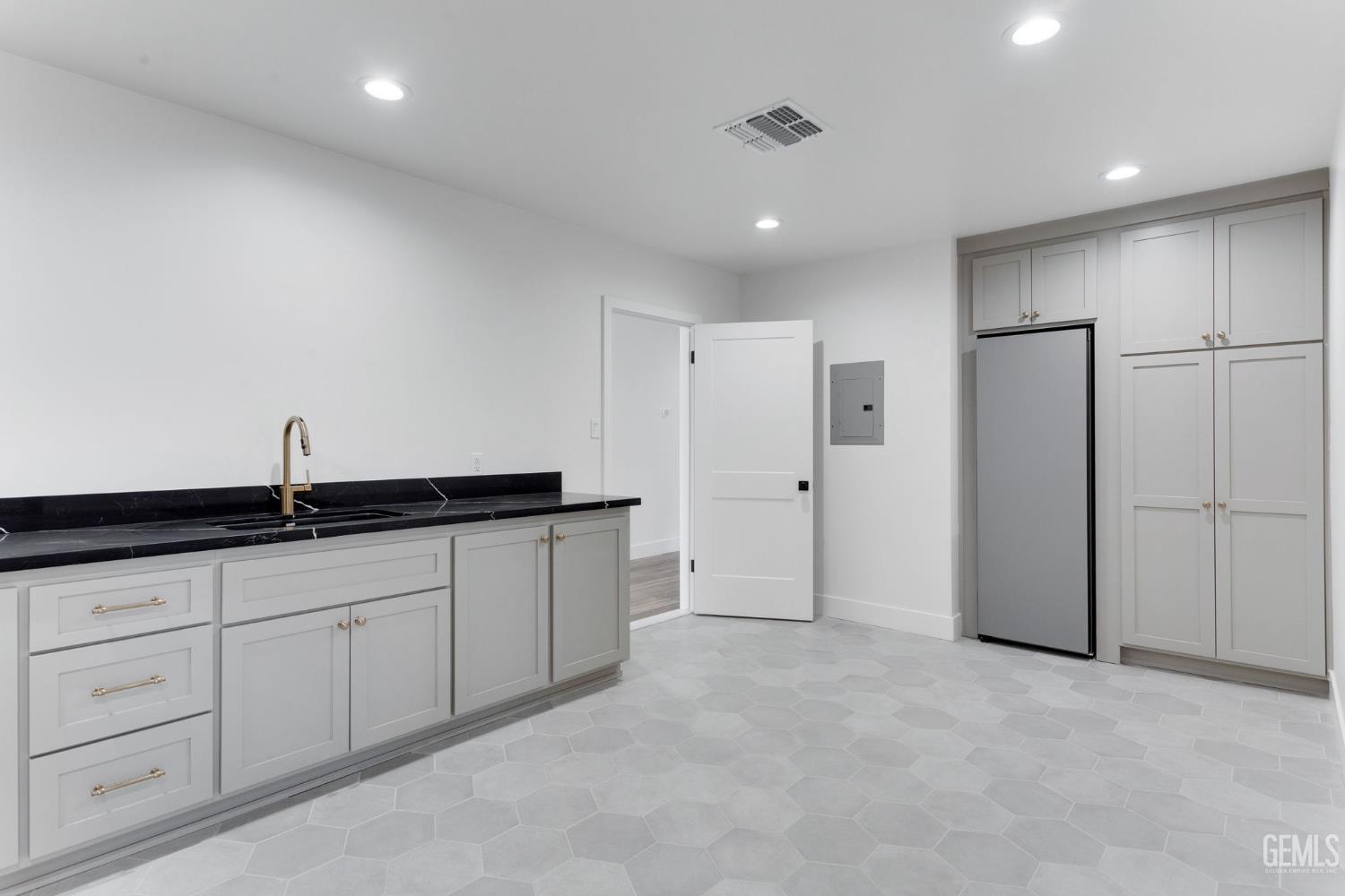 6600 Kane Way — photo 95
