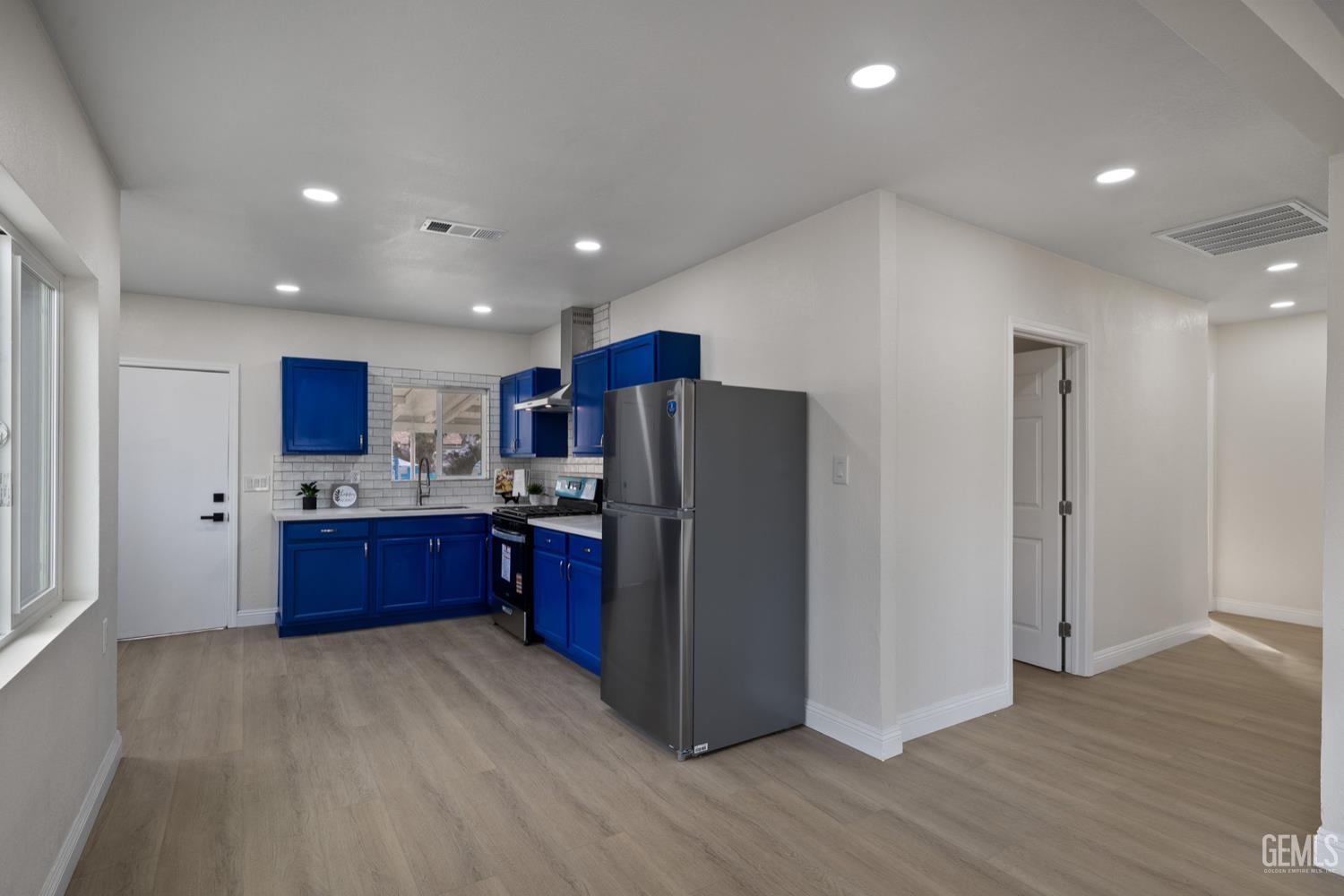 215 8th Street, Bakersfield, CA 93304 — photo 13