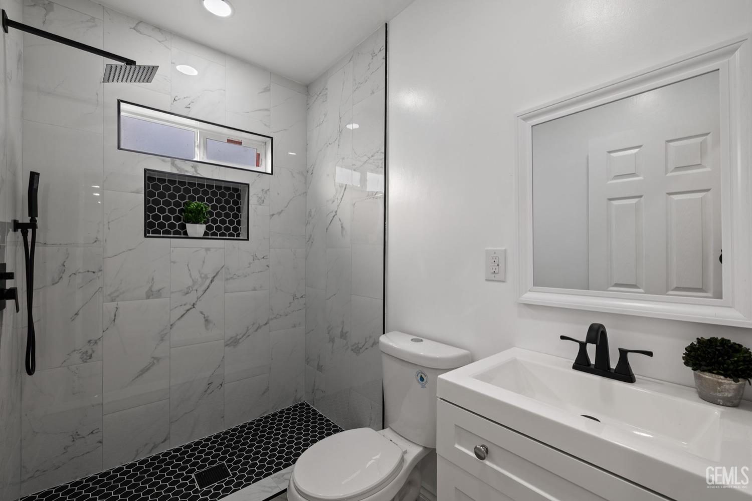215 8th Street, Bakersfield, CA 93304 — photo 22