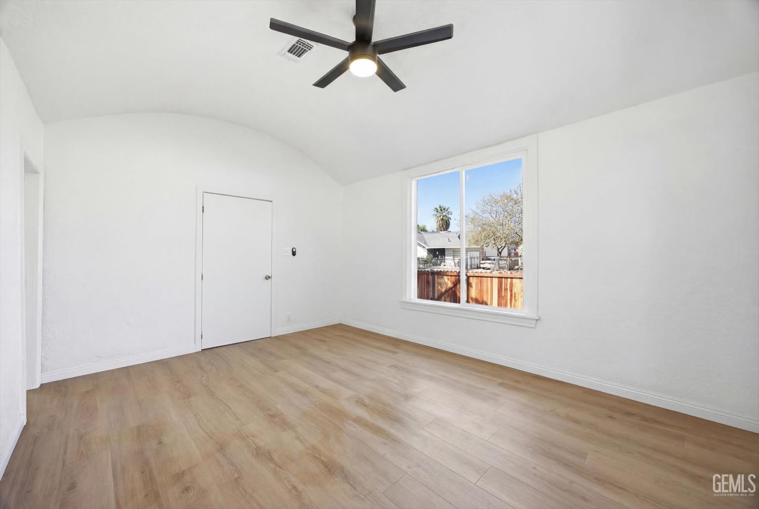 1615 Owens Street — photo 9