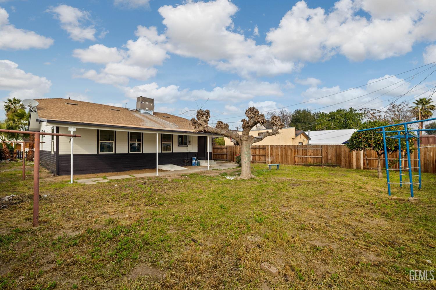 215 8th Street, Bakersfield, CA 93304 — photo 37