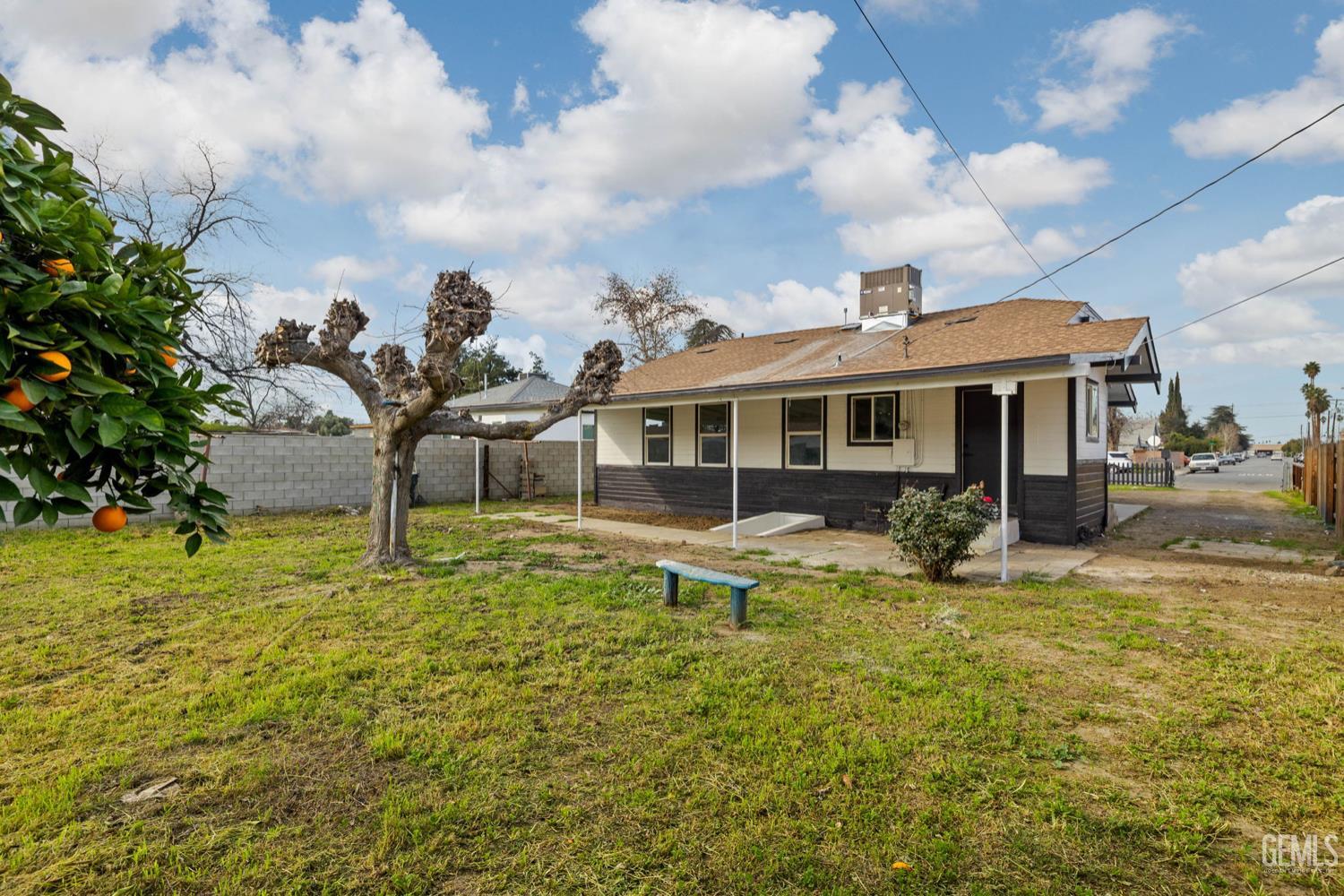 215 8th Street, Bakersfield, CA 93304 — photo 36