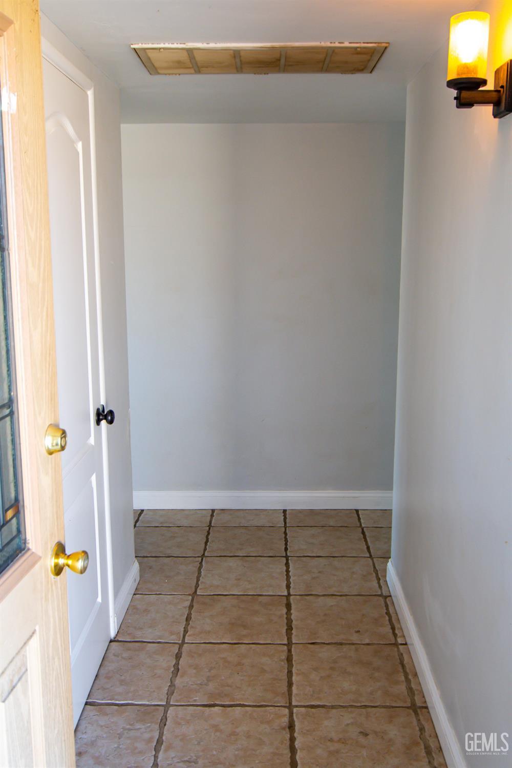 908 Roberts Lane — photo 5