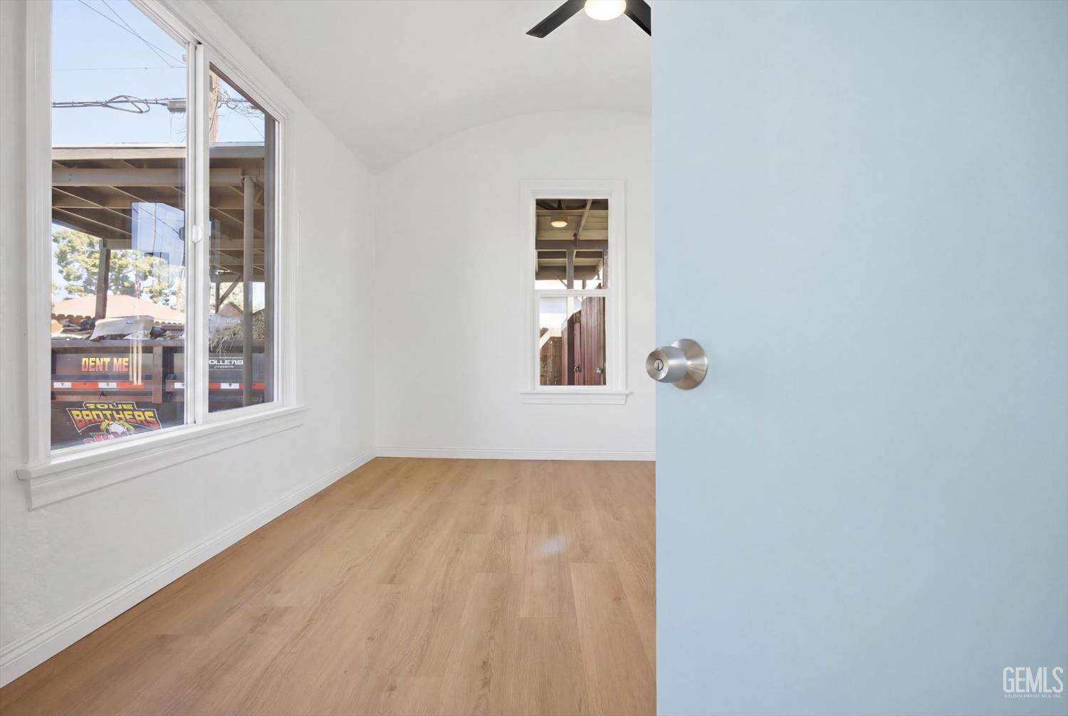 1615 Owens Street — photo 4