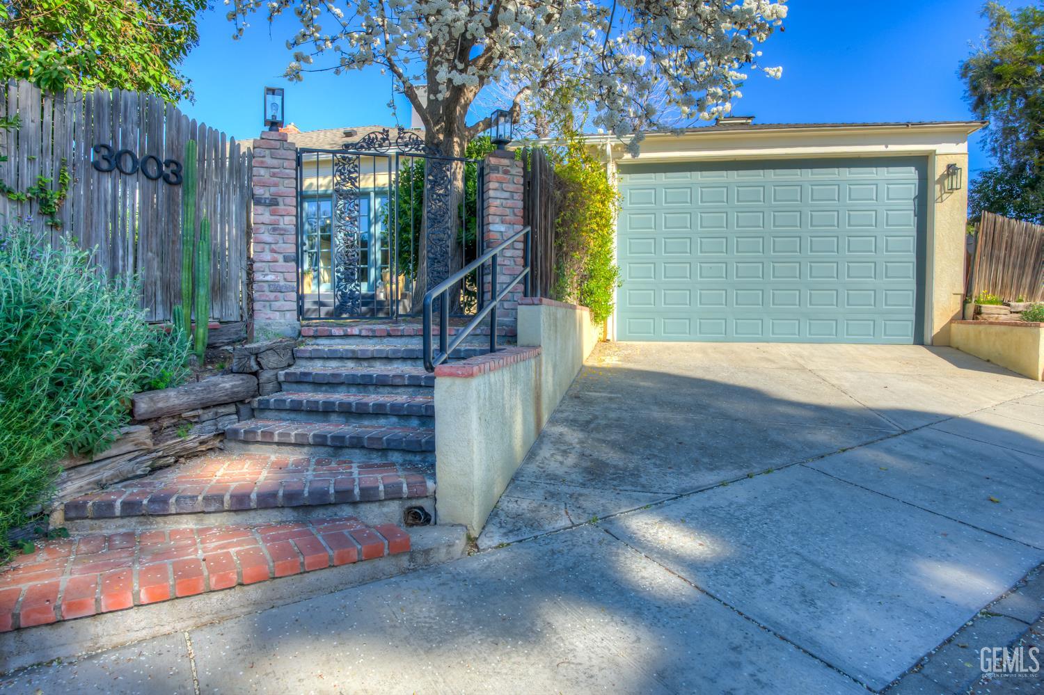 3003 Alta Vista Drive — photo 2