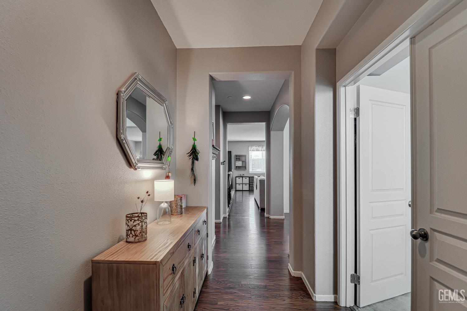 10905 Mountainside Drive — photo 3