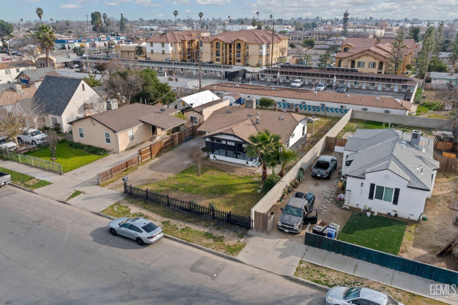 215 8th Street, Bakersfield, CA 93304 — photo 42