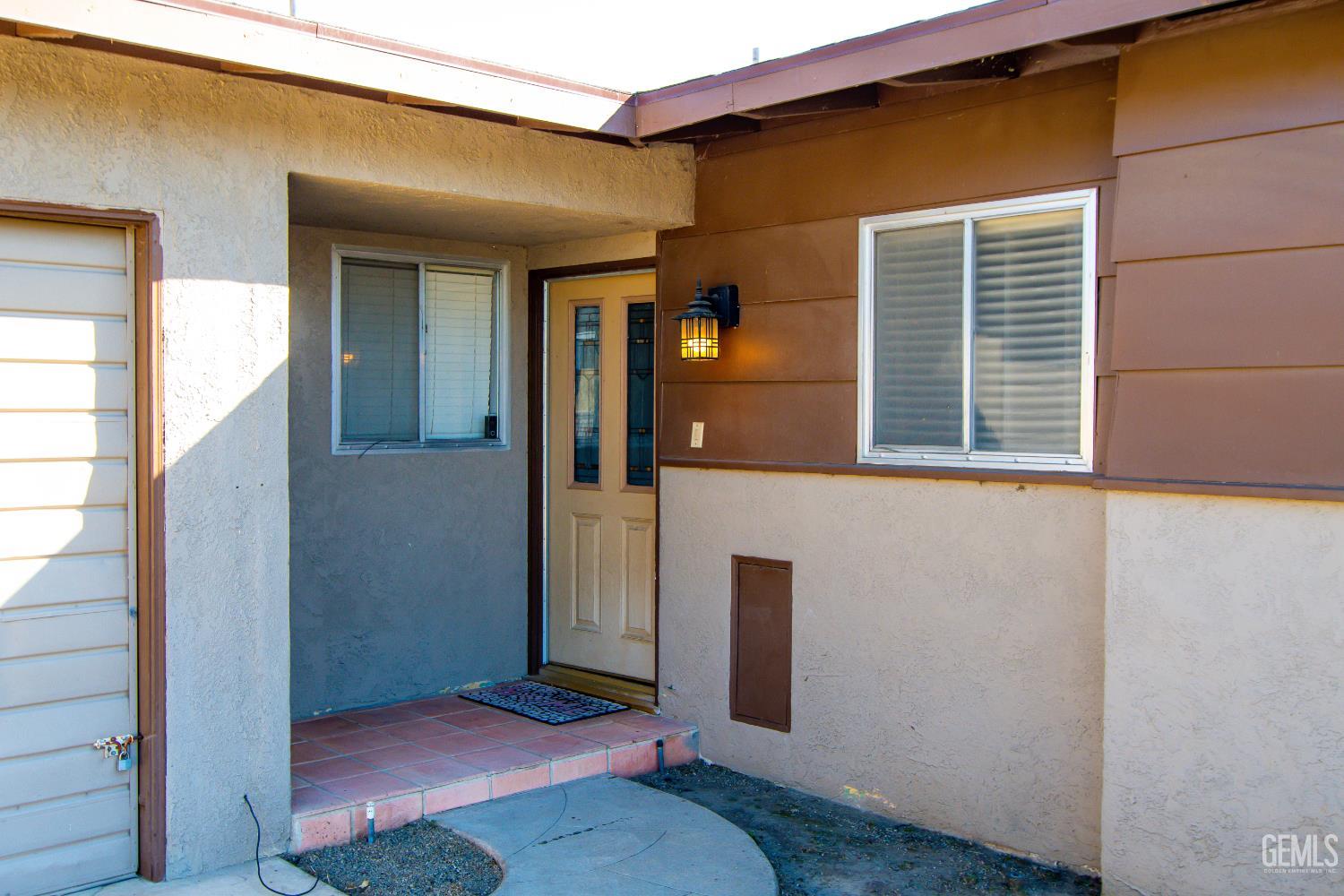 908 Roberts Lane — photo 4