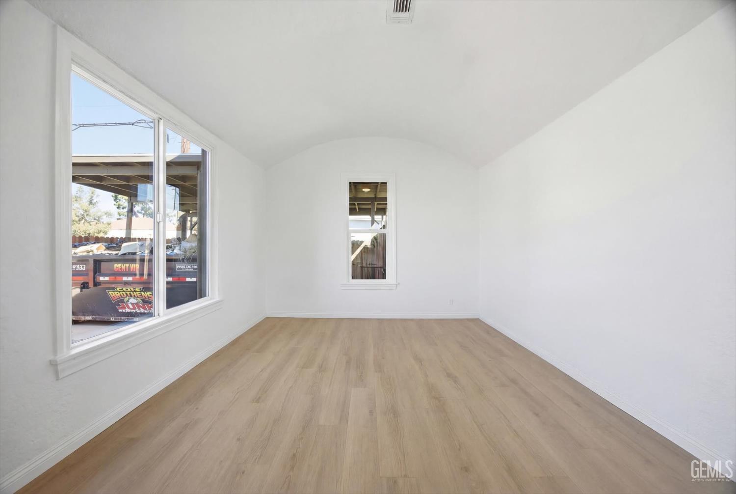 1615 Owens Street — photo 6