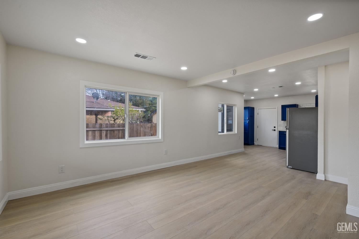 215 8th Street, Bakersfield, CA 93304 — photo 9