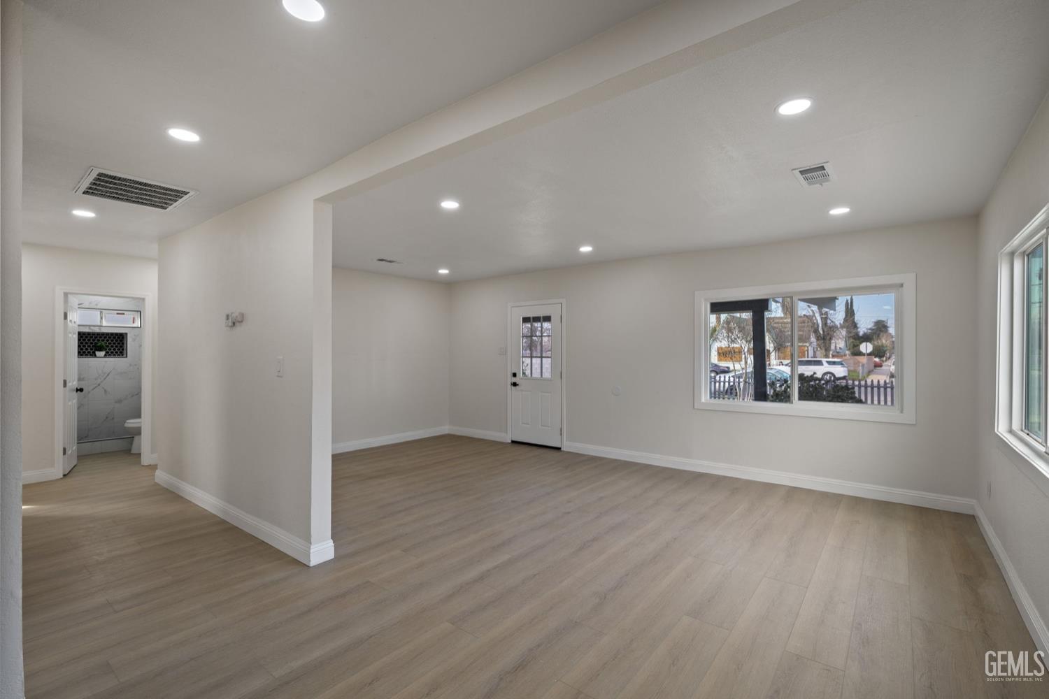 215 8th Street, Bakersfield, CA 93304 — photo 10