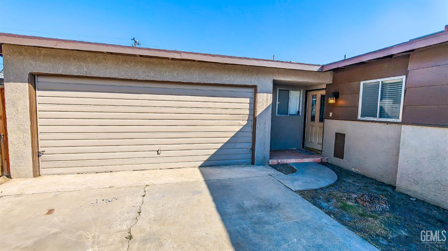 908 Roberts Lane — photo 3