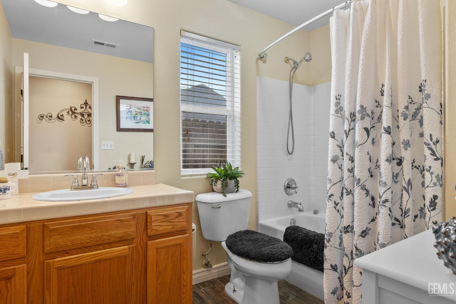 12515 Valentano Avenue — photo 25