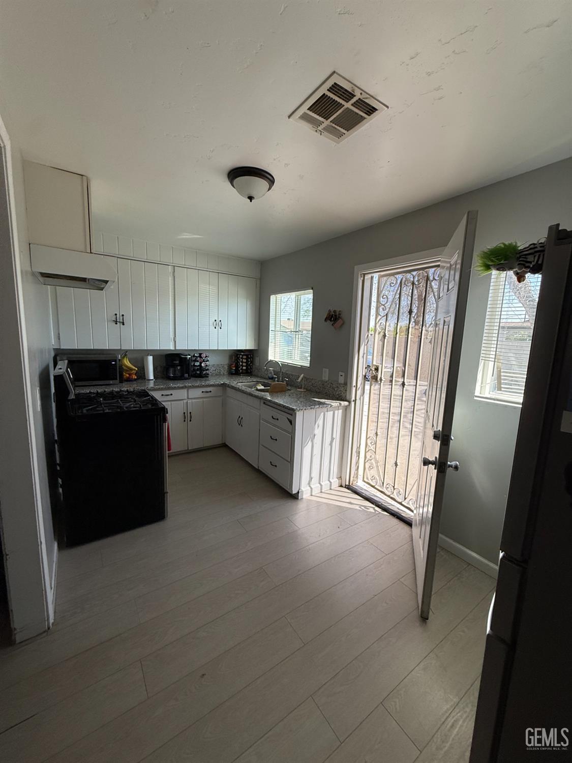 40 Sterling Road — photo 16