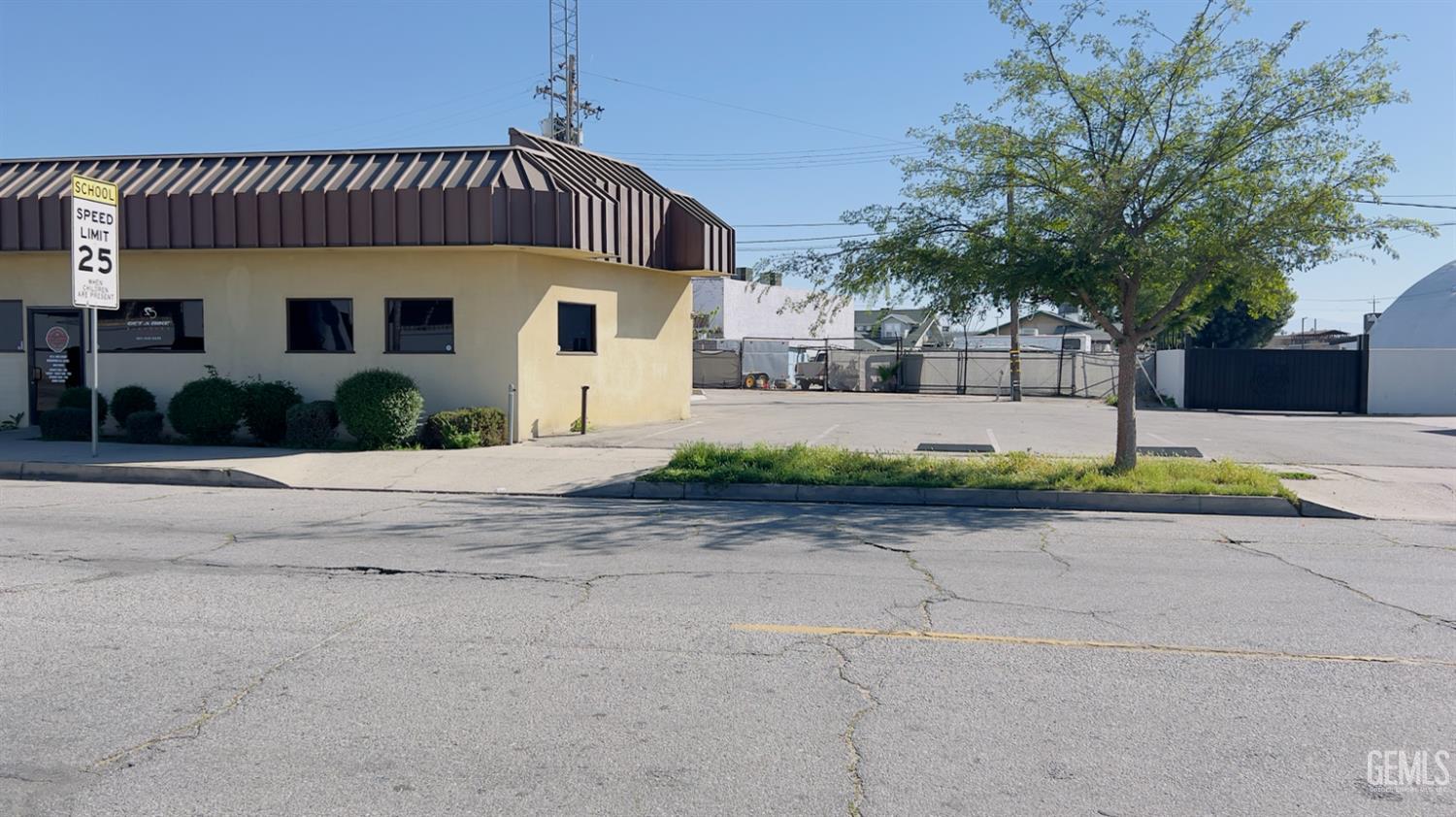 215 E 18th Street — photo 3