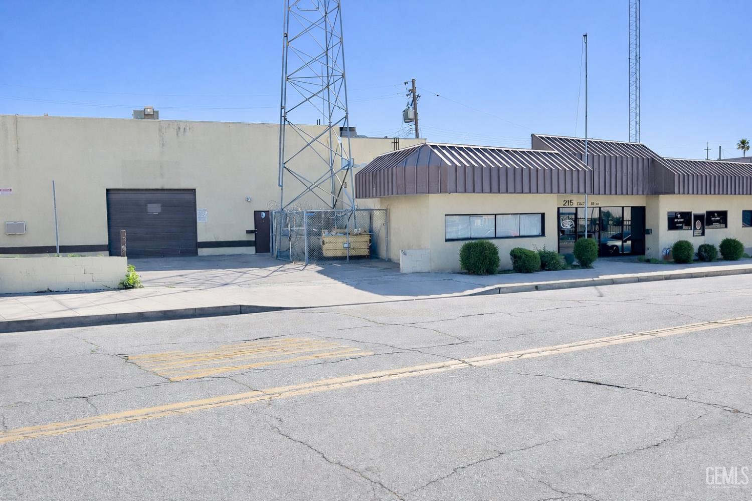 215 E 18th Street — photo 5