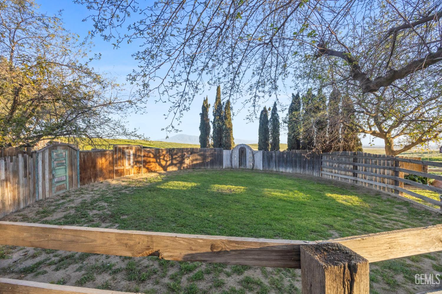 12147 Cliff Avenue — photo 33