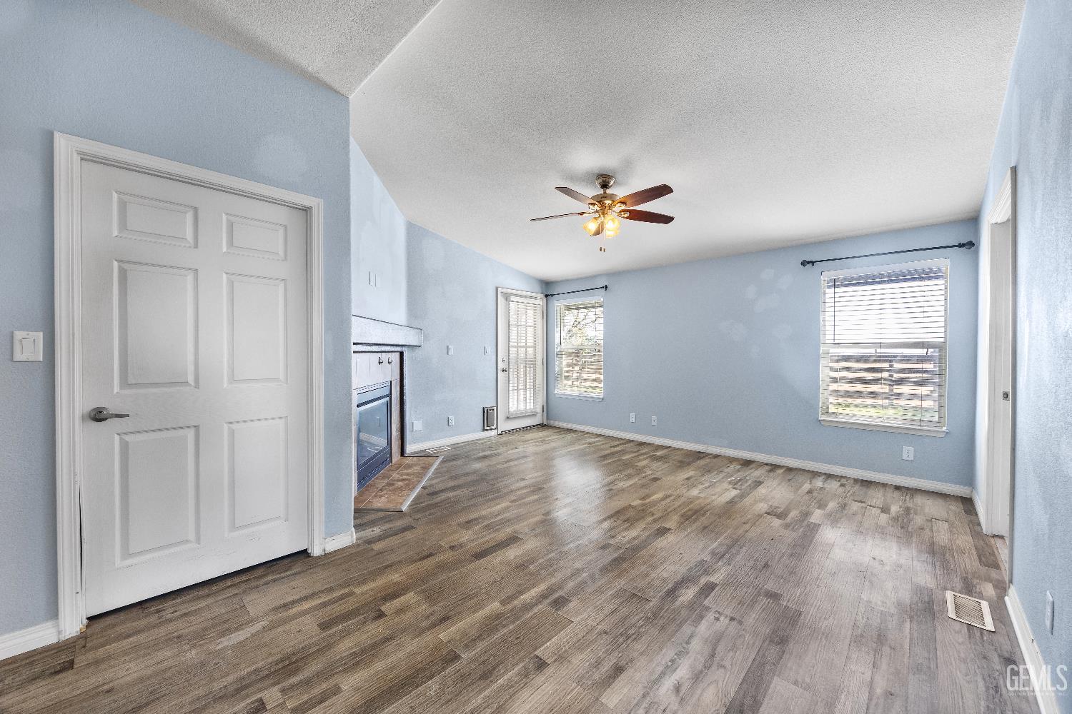 12147 Cliff Avenue — photo 21