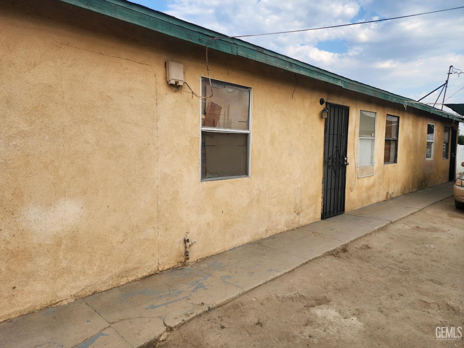 2000 De Wolfe Street — photo 3