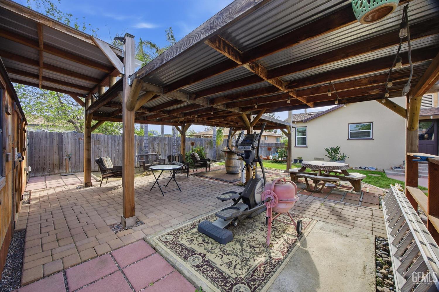 1102 Castro Lane — photo 37