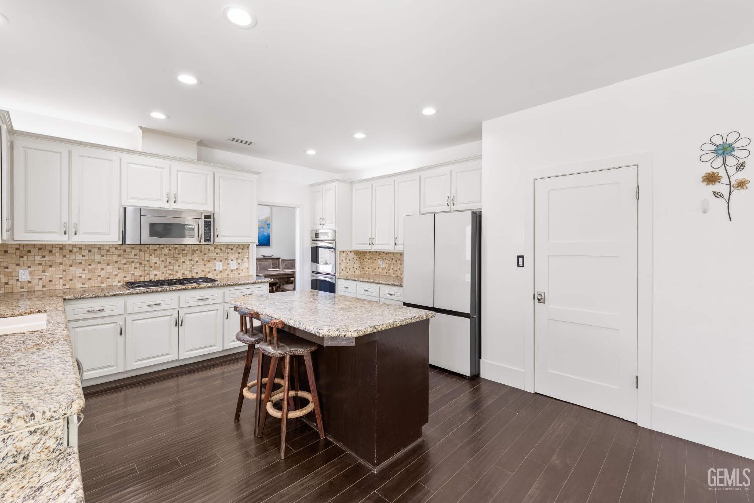1001 Sungro Way — photo 13