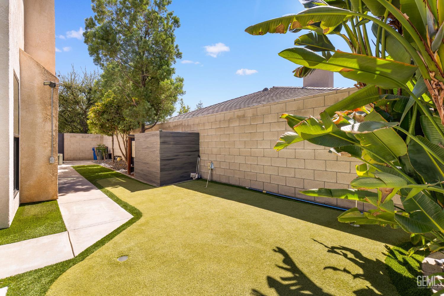 1001 Sungro Way — photo 54