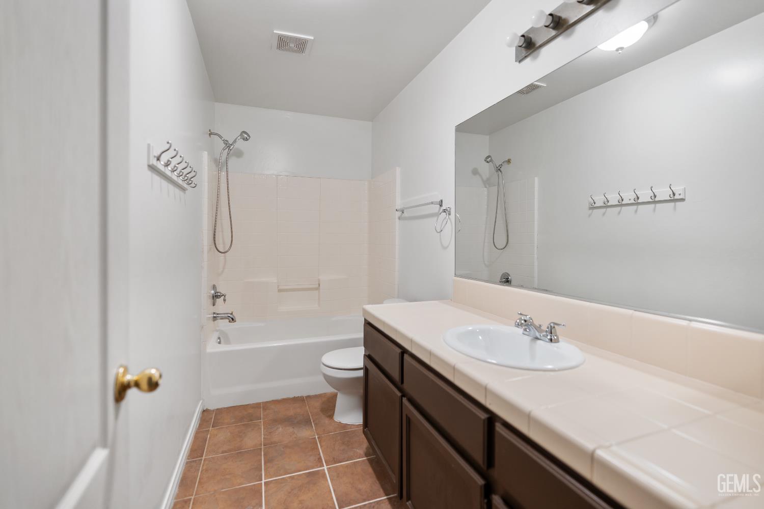 11814 Montague Avenue — photo 16