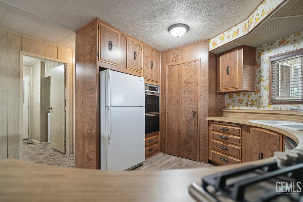 400 E Roberts Lane — photo 15