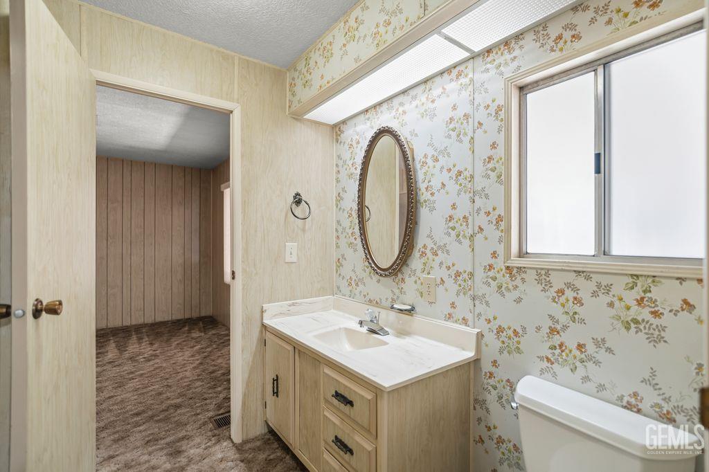 400 E Roberts Lane — photo 22