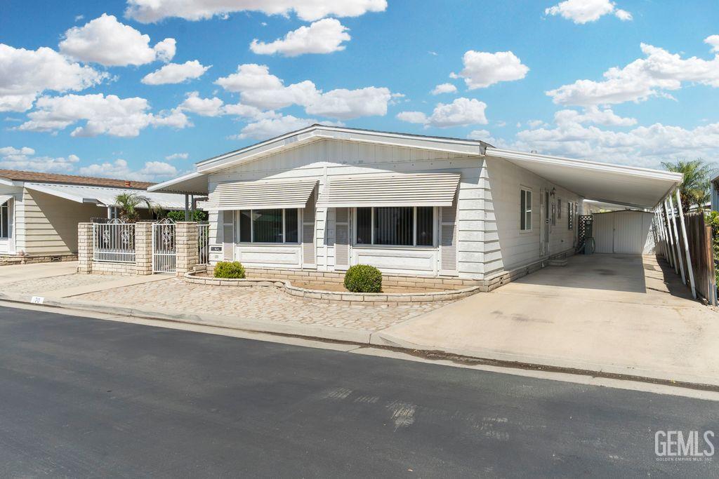 400 E Roberts Lane — photo 3