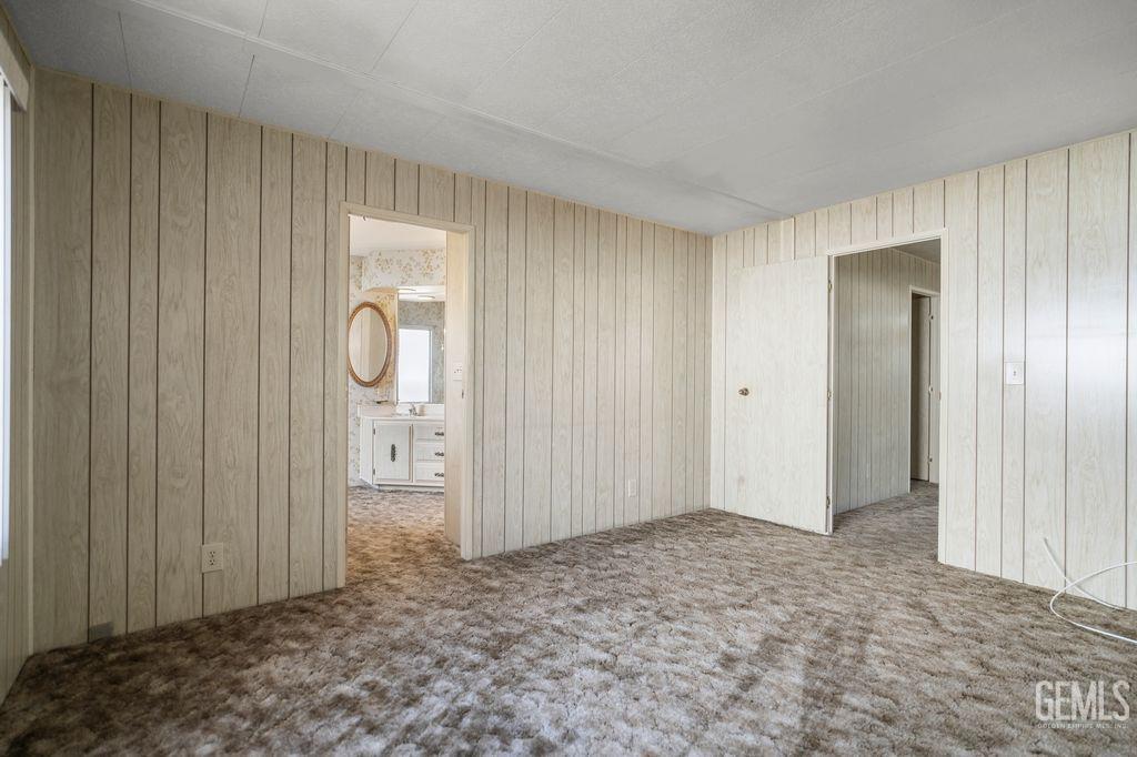 400 E Roberts Lane — photo 26